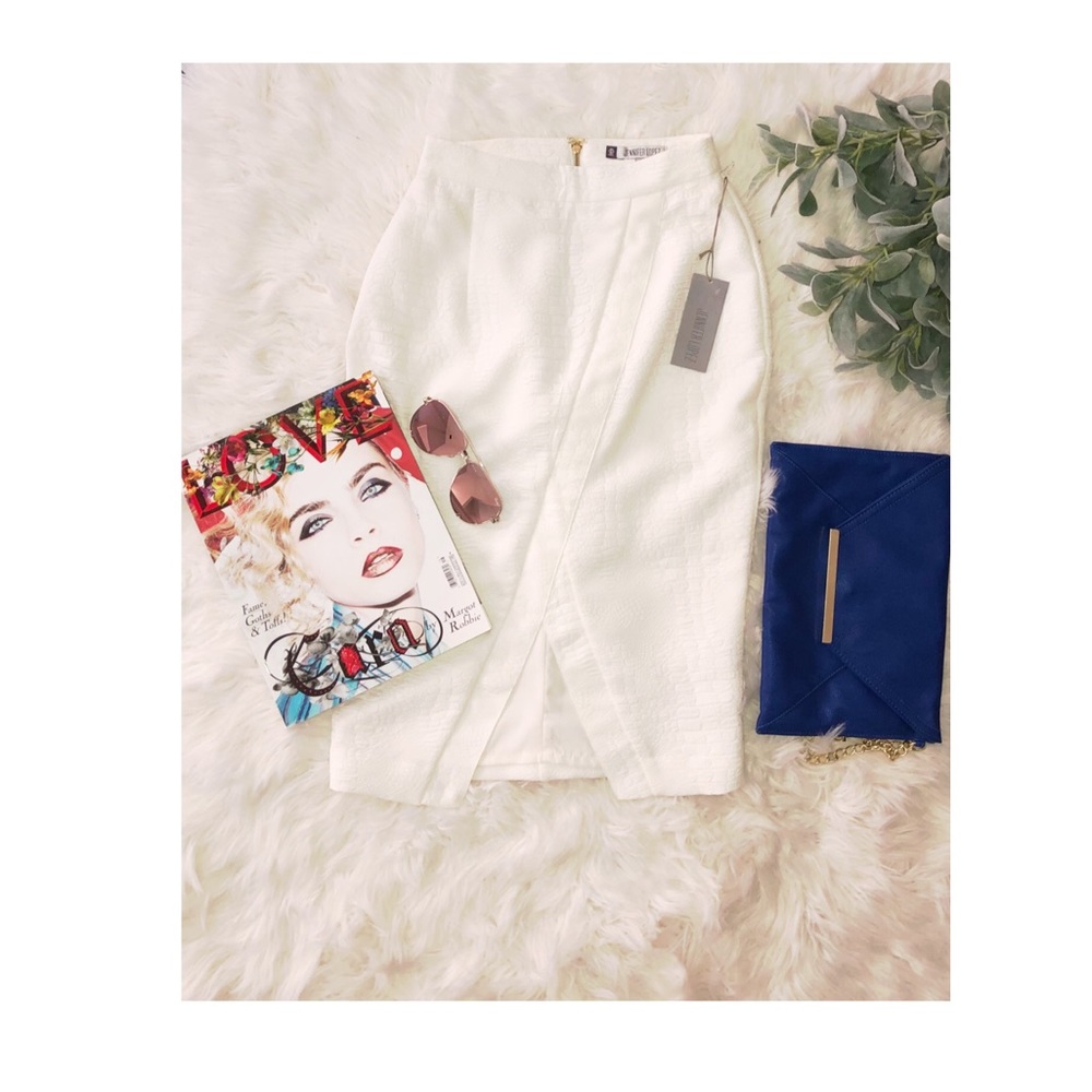 Jennifer Lopez textured white pencil skirt✨